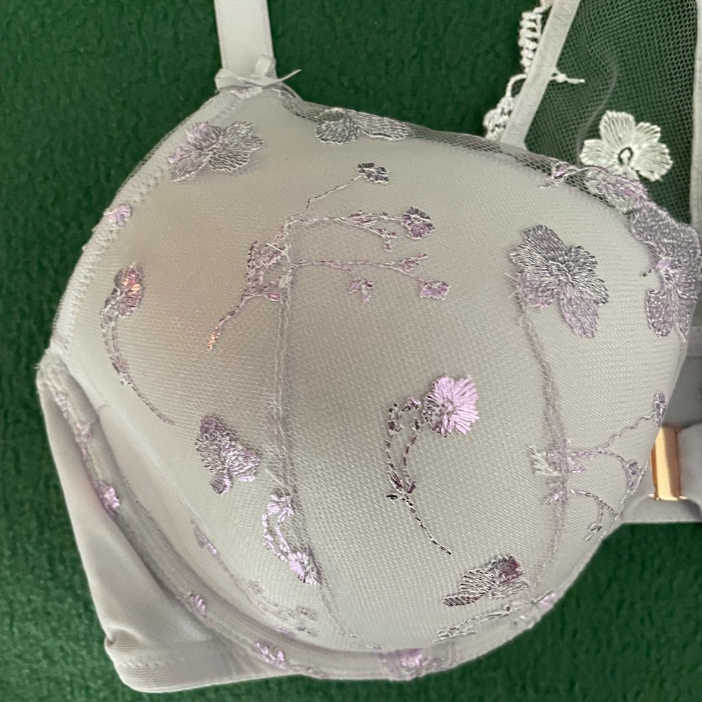 Victoria’s Secret BODY BY VICTORIA Full Coverage Shimmer Floral Racerback Bra - Picture 6 of 16